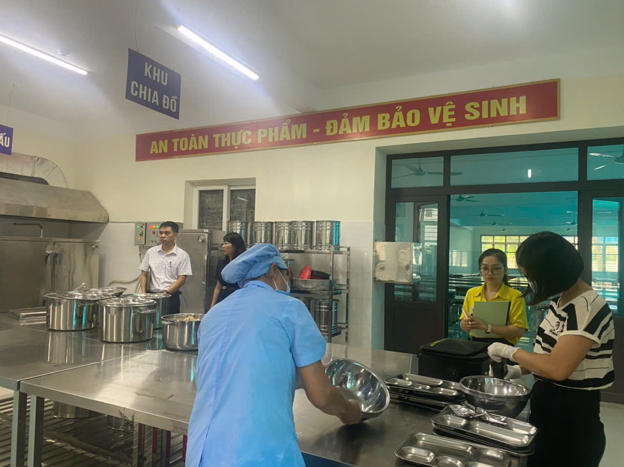 Một số biện pháp đảm bảo an toàn thực phẩm tại bếp ăn tập thể