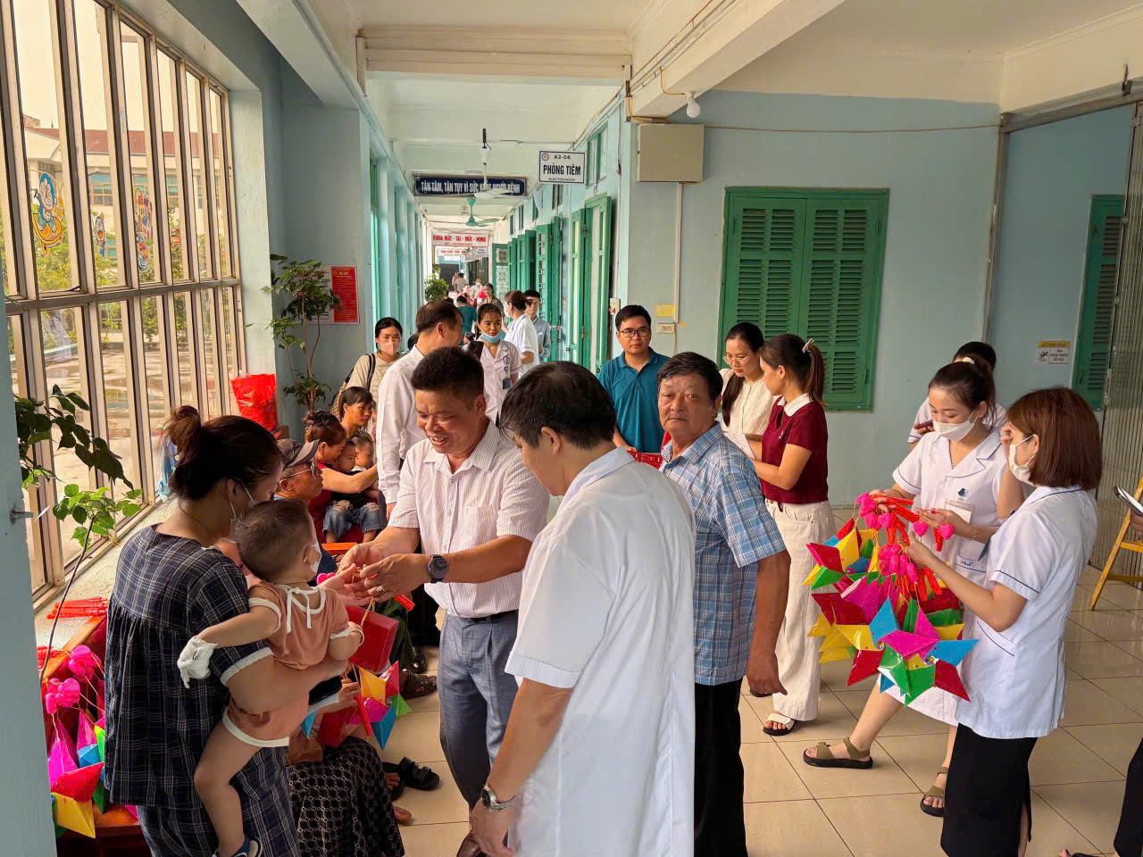 TRUNG THU YÊU THƯƠNG – SẺ CHIA NIỀM VUI CÙNG CÁC BỆNH NHI