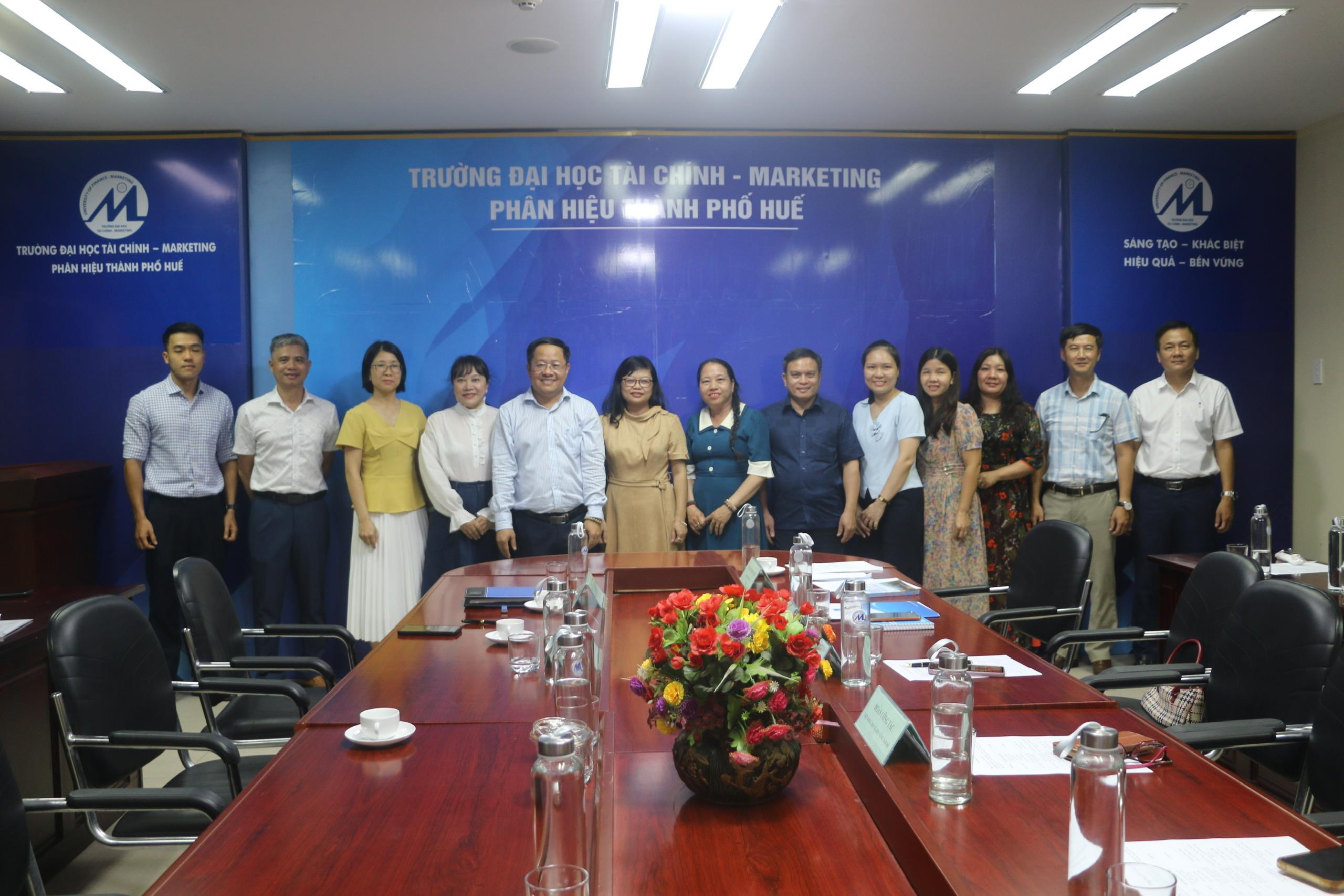 Viện Khoa học xã hội vùng Nam Bộ làm việc với Phân hiệu Trường Đại học Tài chính - Marketing tại Thành phố Huế