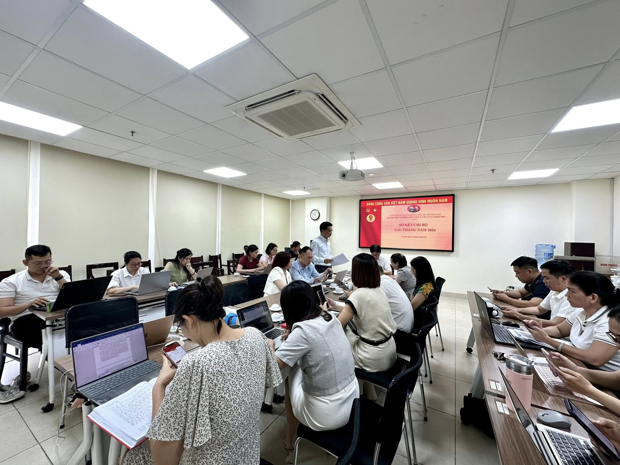 Sơ kết công tác Đảng 6 tháng đầu năm 2026: Chi bộ Viện Nghiên cứu Nam Á, Tây Á và Châu Phi