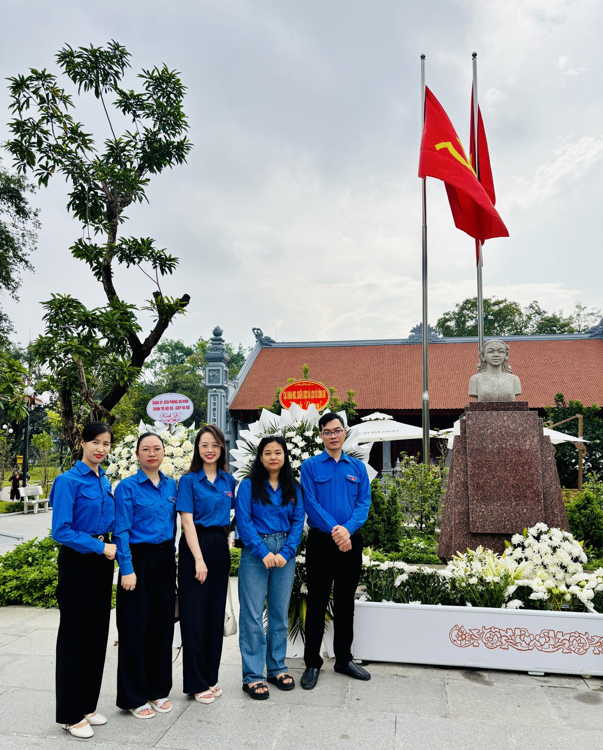 Anh-tin-bai