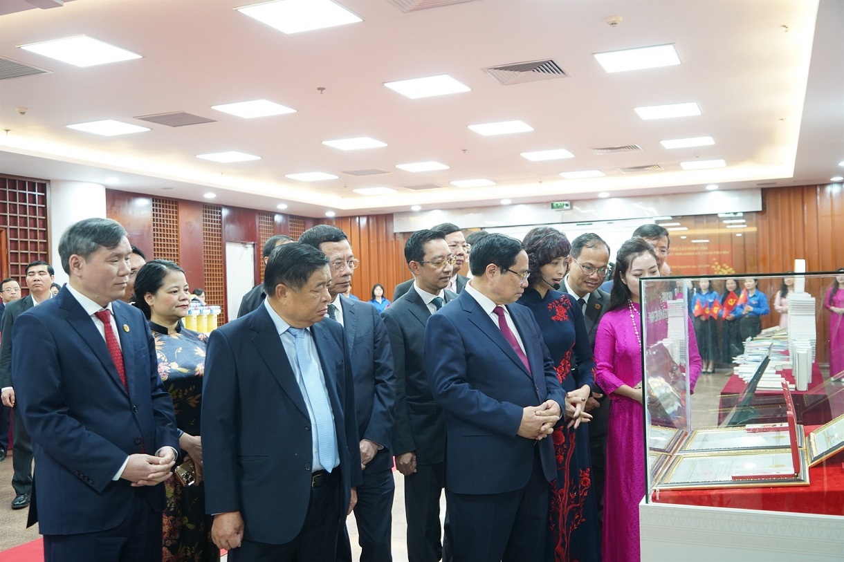 Viện Thông tin Khoa học xã hội tổ chức không gian trưng bày tài liệu tại Chương trình thăm và làm việc của Thủ tướng Chính phủ với Viện Hàn lâm Khoa học xã hội Việt Nam