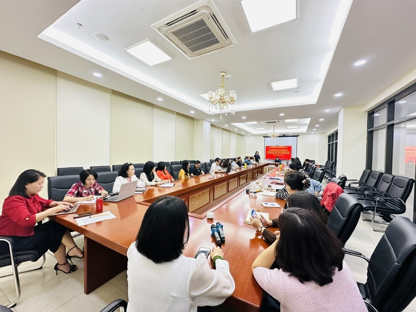 Đảng bộ Viện Địa lý nhân văn và Phát triển bền vững tổ chức sinh hoạt chuyên đề: “Khoa học địa lý nhân văn và phát triển bền vững với sứ mệnh bảo vệ nền tảng tư tưởng của Đảng”