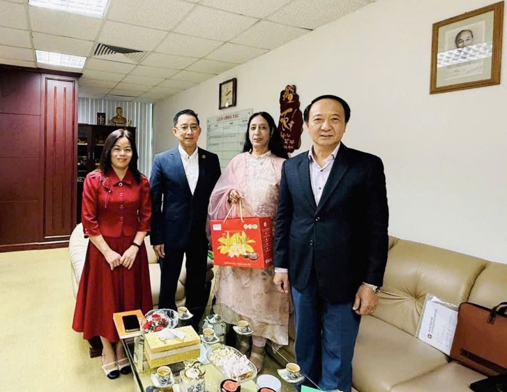 Lãnh đạo Viện Thông tin Khoa học xã hội tiếp và làm việc với Tổng Thư ký Hiệp hội Học giả Châu Á (AAS)