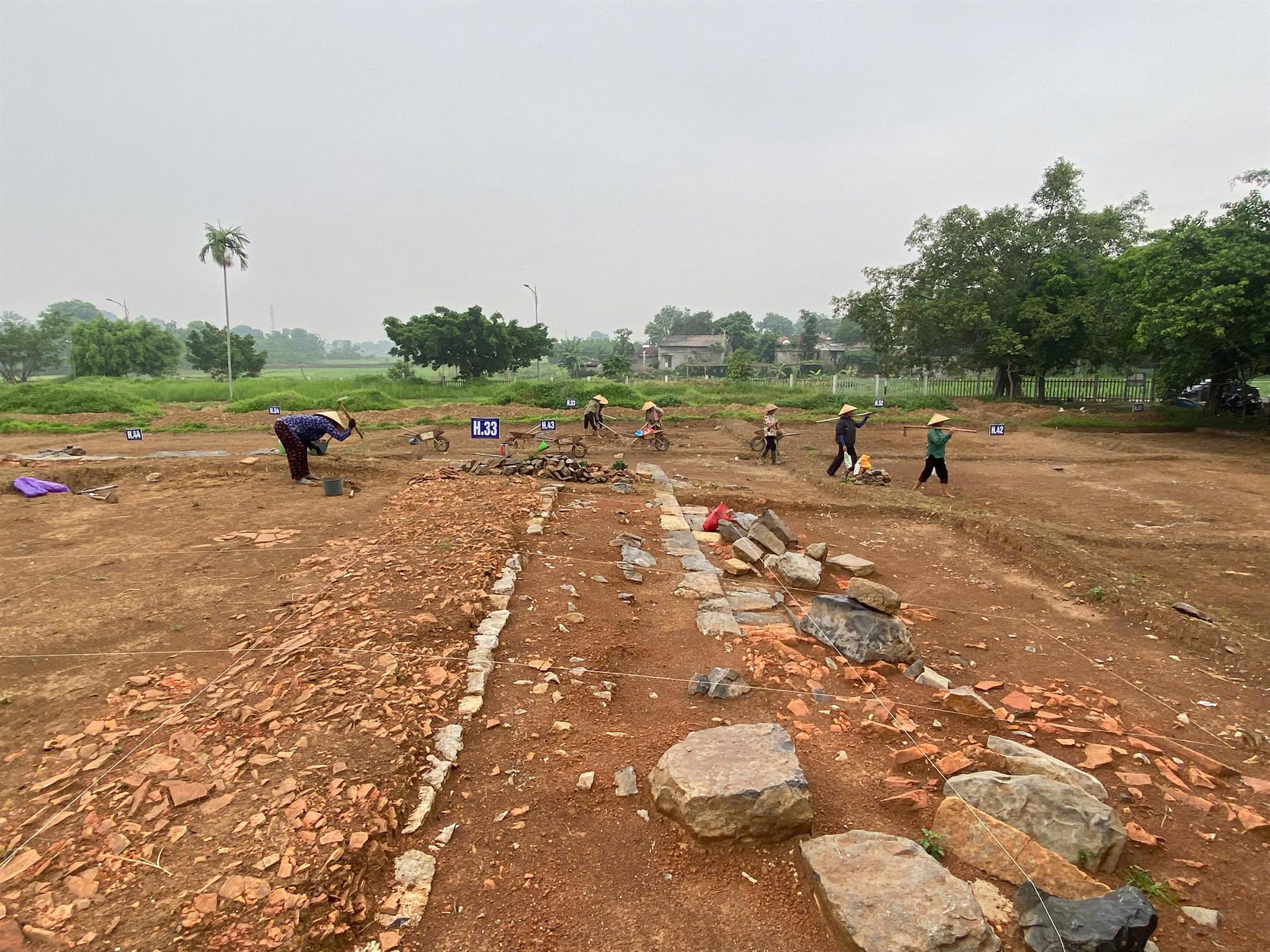 Tiếp tục khai quật khảo cổ Đàn tế Nam Giao Thành nhà Hồ: Xuất lộ nhiều dấu tích kiến trúc quan trọng