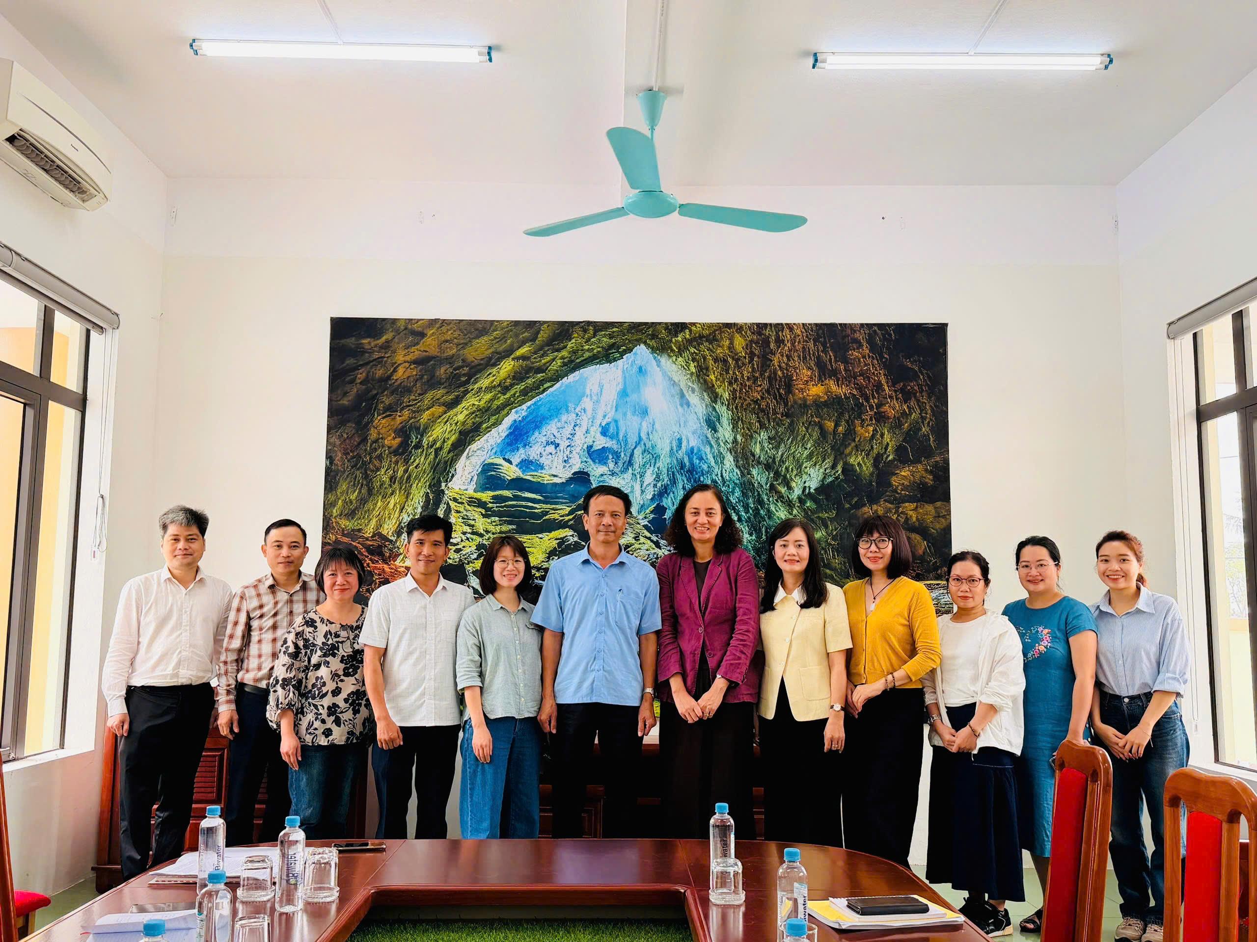 Khoa học phục vụ cộng đồng: hành trình định hình và trao truyền trang phục Dân tộc Chứt