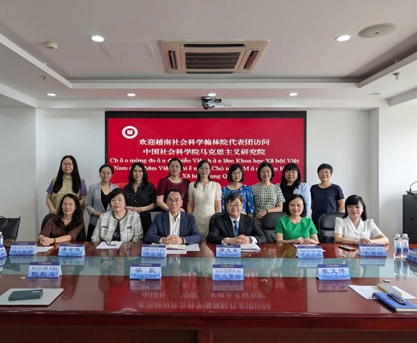 Toạ đàm khoa học giữa đoàn Viện Hàn lâm Khoa học xã hội Việt Nam với các nhà khoa học Viện Nghiên cứu Chủ nghĩa Mác, Viện Xã hội học, Viện Khoa học xã hội Trung Quốc