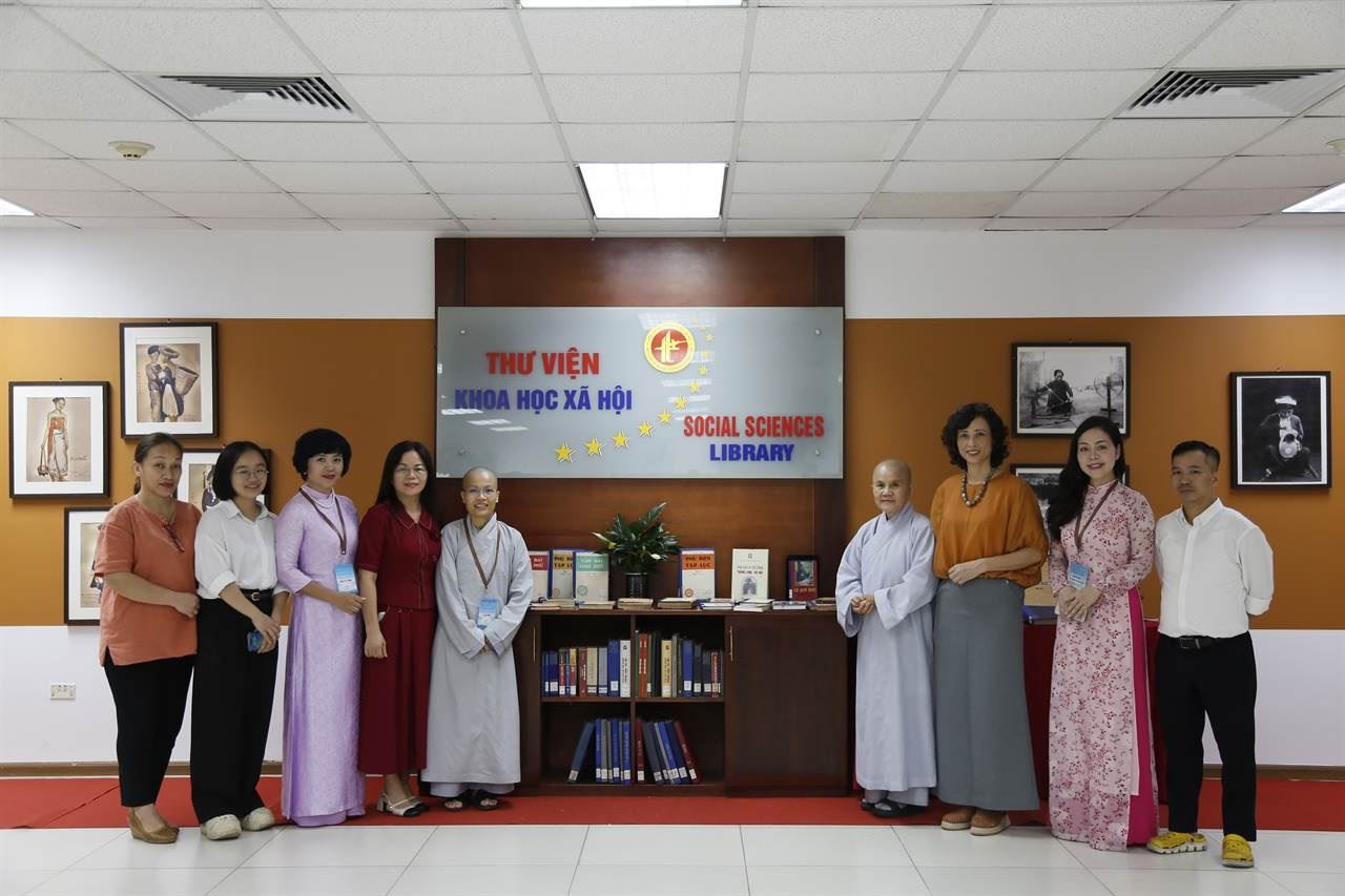 Thư viện Khoa học xã hội đón Đoàn Viện Nghiên cứu Phật học Việt Nam thăm quan Thư viện và các kho tư liệu cổ, quý hiếm