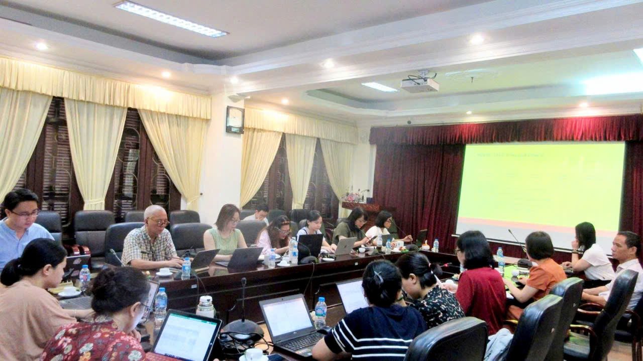 Sinh hoạt khoa học Đề tài cơ sở “Những vấn đề lý luận và thực tiễn về điều chỉnh pháp luật đối với thị trường hàng hóa phái sinh ở Việt Nam”
