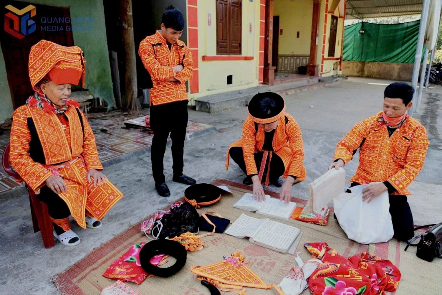 Bảo tồn sách chữ Nôm của người Dao Lô Gang