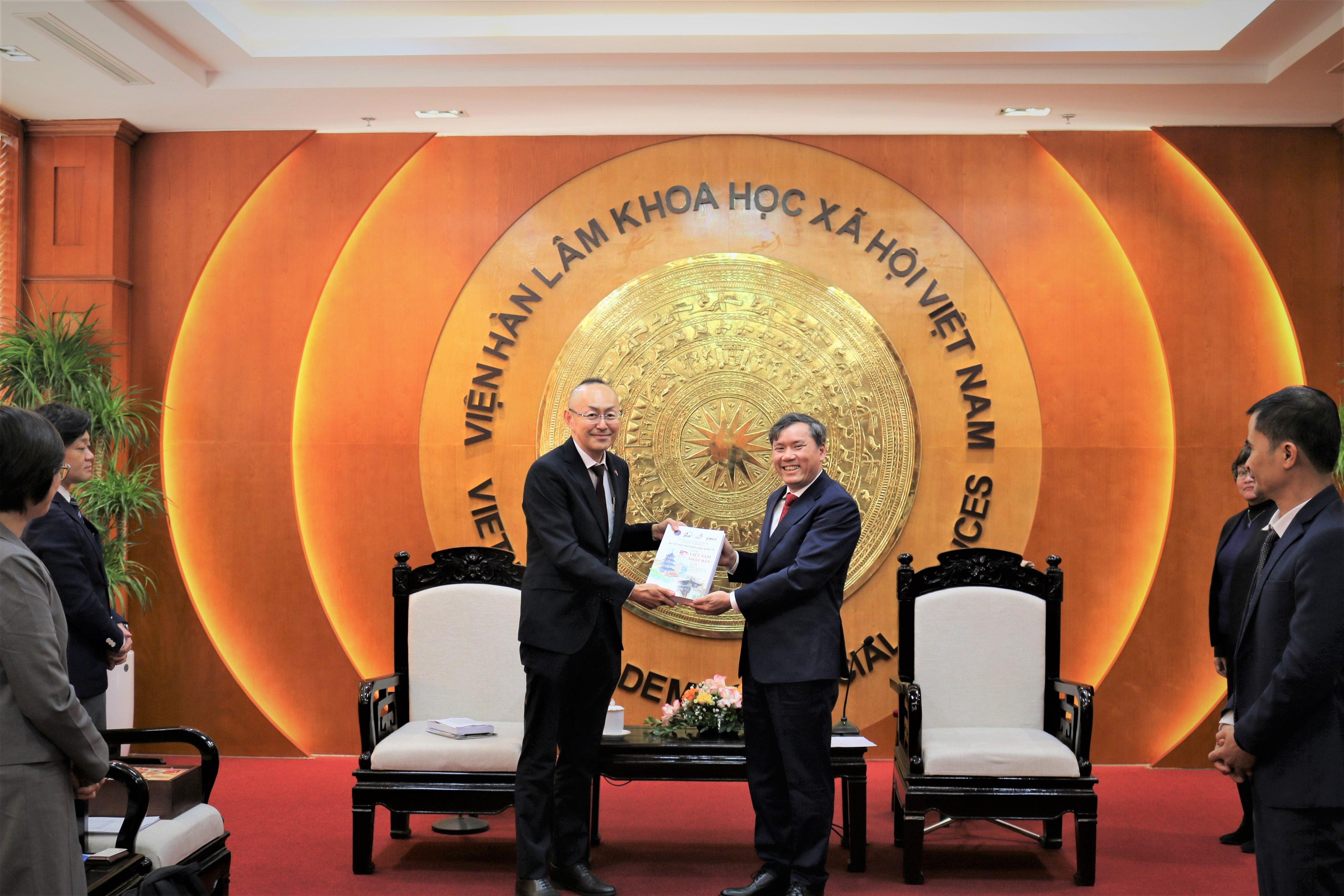 Viện Hàn lâm Khoa học xã hội Việt Nam tăng cường hợp tác với JICA