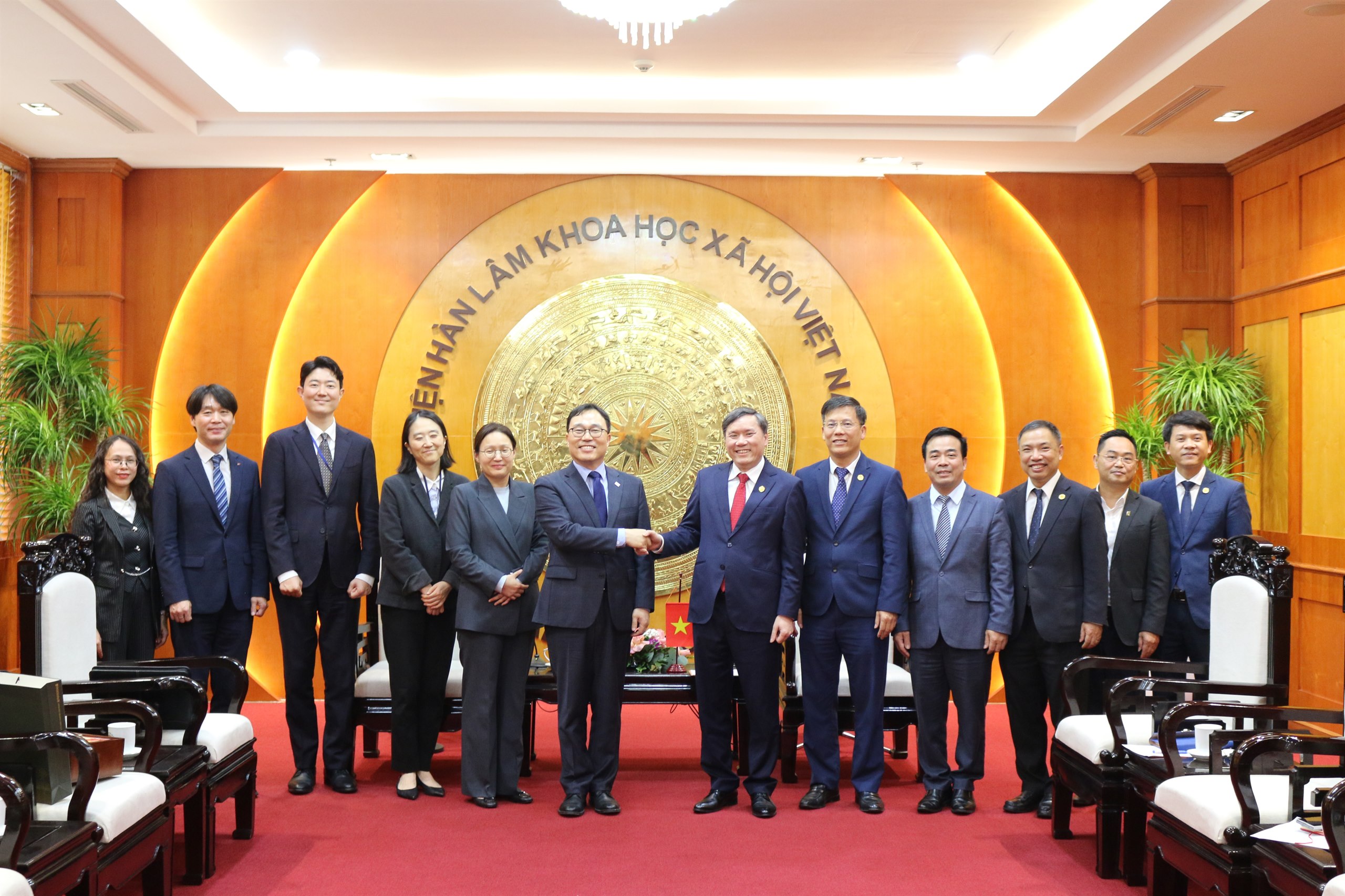 Chủ tịch Viện Hàn lâm Khoa học xã hội Việt Nam tiếp Đại sứ Đặc mệnh toàn quyền Hàn Quốc tại Việt Nam