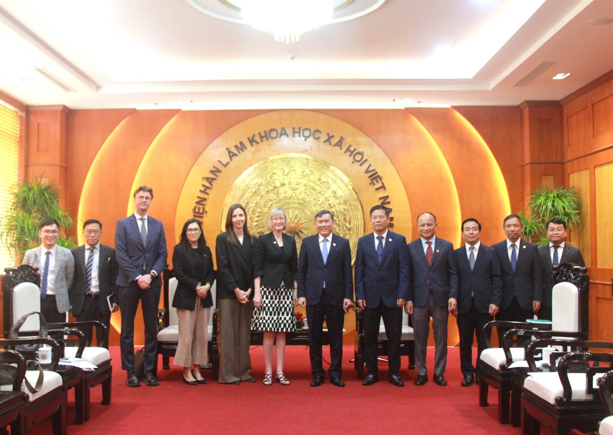Chủ tịch Viện Hàn lâm Khoa học xã hội Việt Nam đề xuất mở rộng hợp tác chiến lược Việt Nam – Australia trong nghiên cứu và tư vấn chính sách