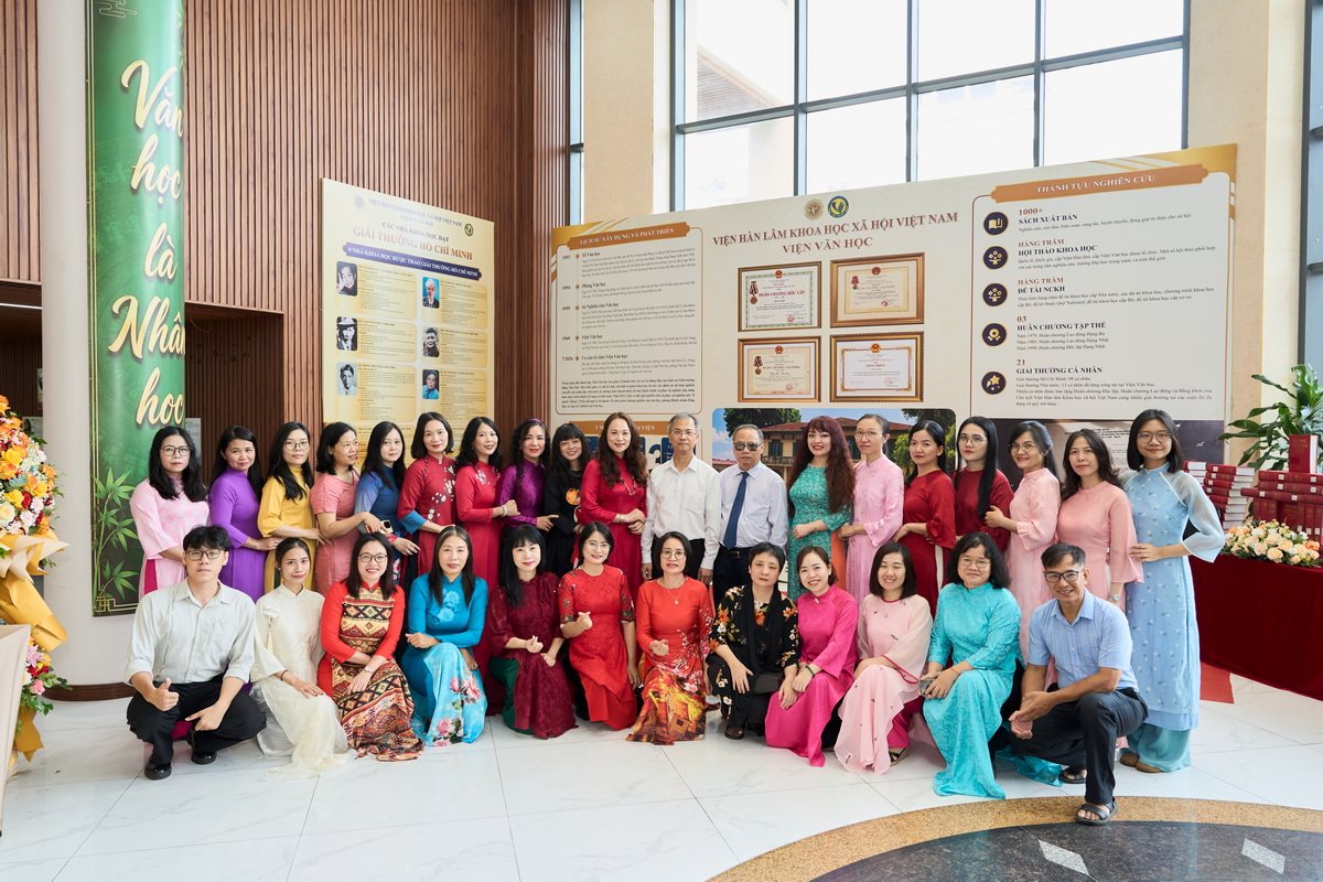 Không gian trưng bày của Viện Văn học tại trưng bày chuyên đề lần thứ 7 với chủ đề: “Kết nối truyền thống, Vững bước tương lai”