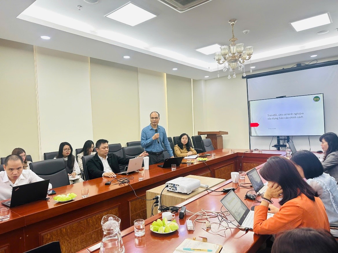 Viện Địa lý nhân văn và Phát triển bền vững tổ chức tọa đàm khoa học “Chia sẻ, thảo luận về viết báo cáo tư vấn chính sách trong lĩnh vực khoa học xã hội”