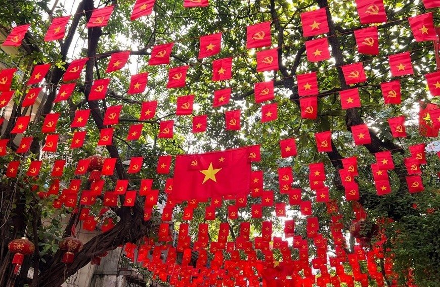 Xây dựng hệ sinh thái thông tin chính thống và phát huy vai trò của nhân dân trong công tác bảo vệ nền tảng tư tưởng