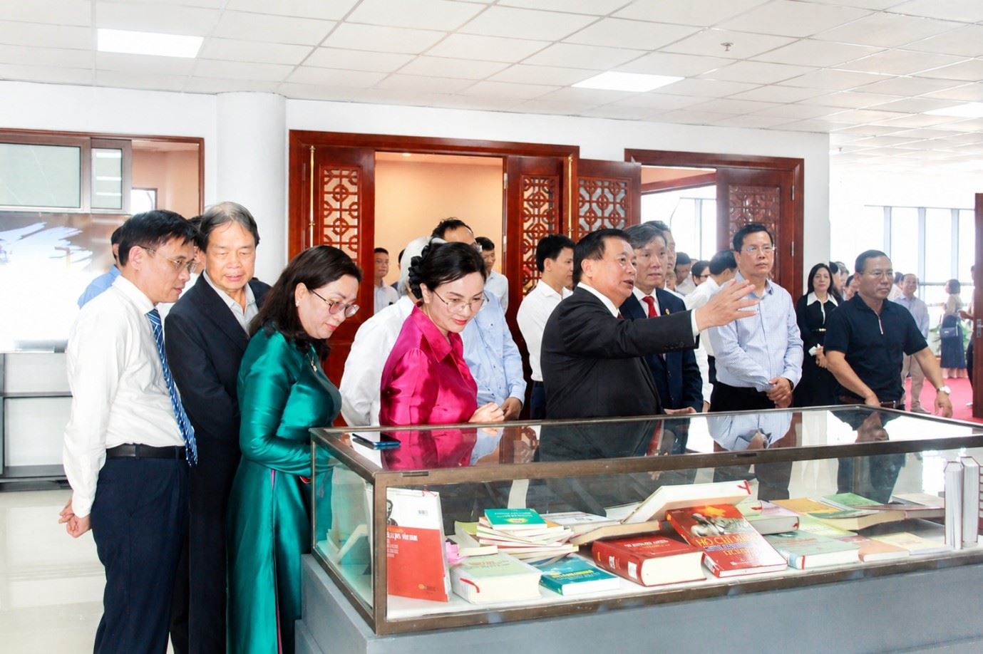 Anh-tin-bai