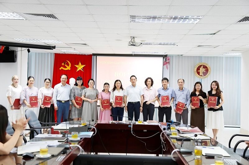 Hội nghị công bố và trao quyết định về công tác cán bộ của Viện Thông tin Khoa học xã hội