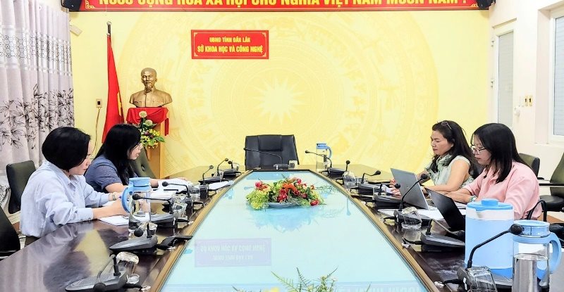 Chi nhánh Viện Khoa học xã hội vùng Trung Bộ và Tây Nguyên làm việc với một số sở, ngành tỉnh Đắk Lắk thực hiện nhiệm vụ “Ứng dụng công nghệ số trong giáo dục văn hóa dân tộc tỉnh Đắk Lắk”