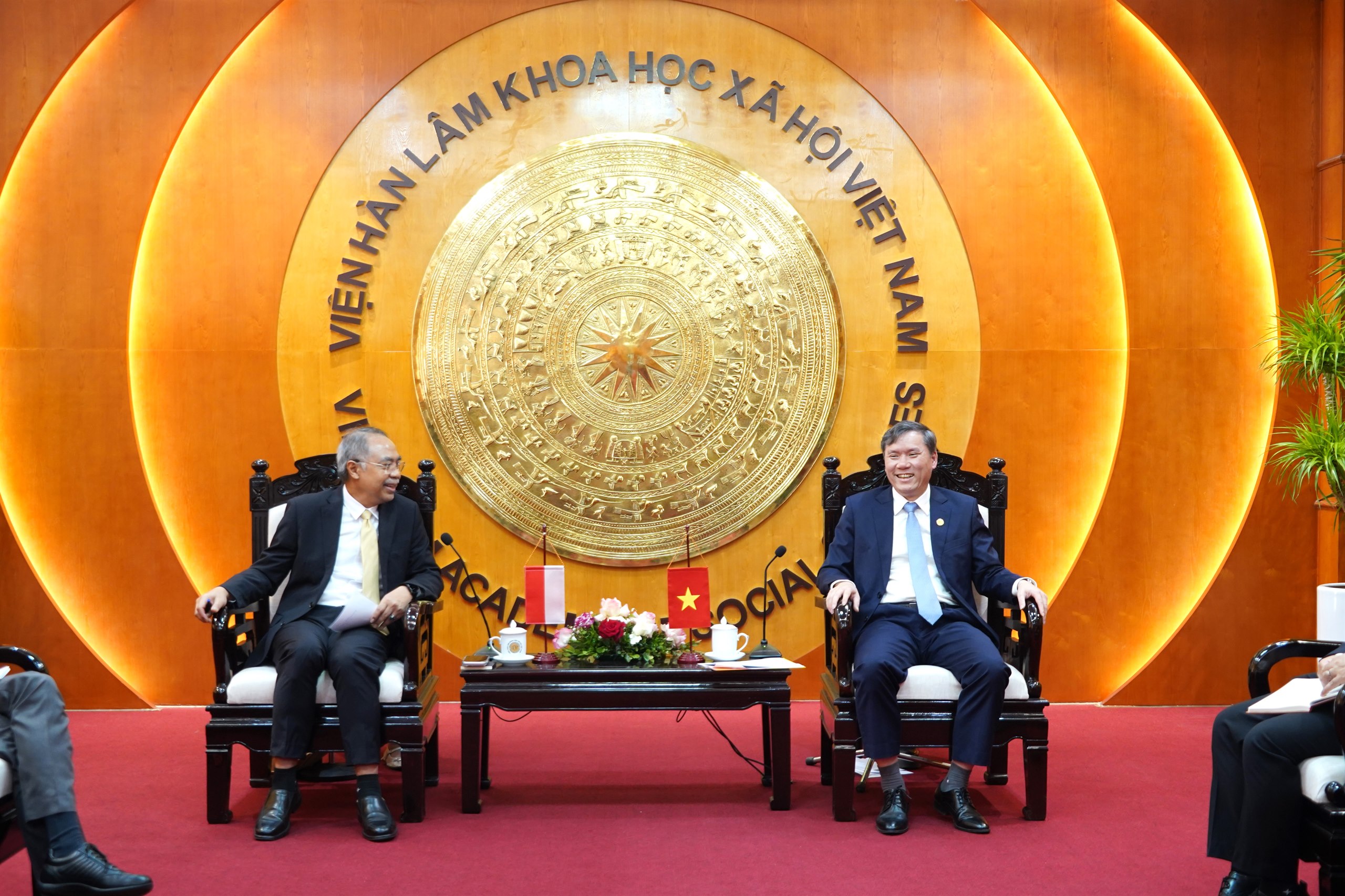GS.TS. Lê Văn Lợi, Chủ tịch Viện Hàn lâm Khoa học xã hội Việt Nam tiếp Đại sứ Cộng hòa Indonesia tại Việt Nam