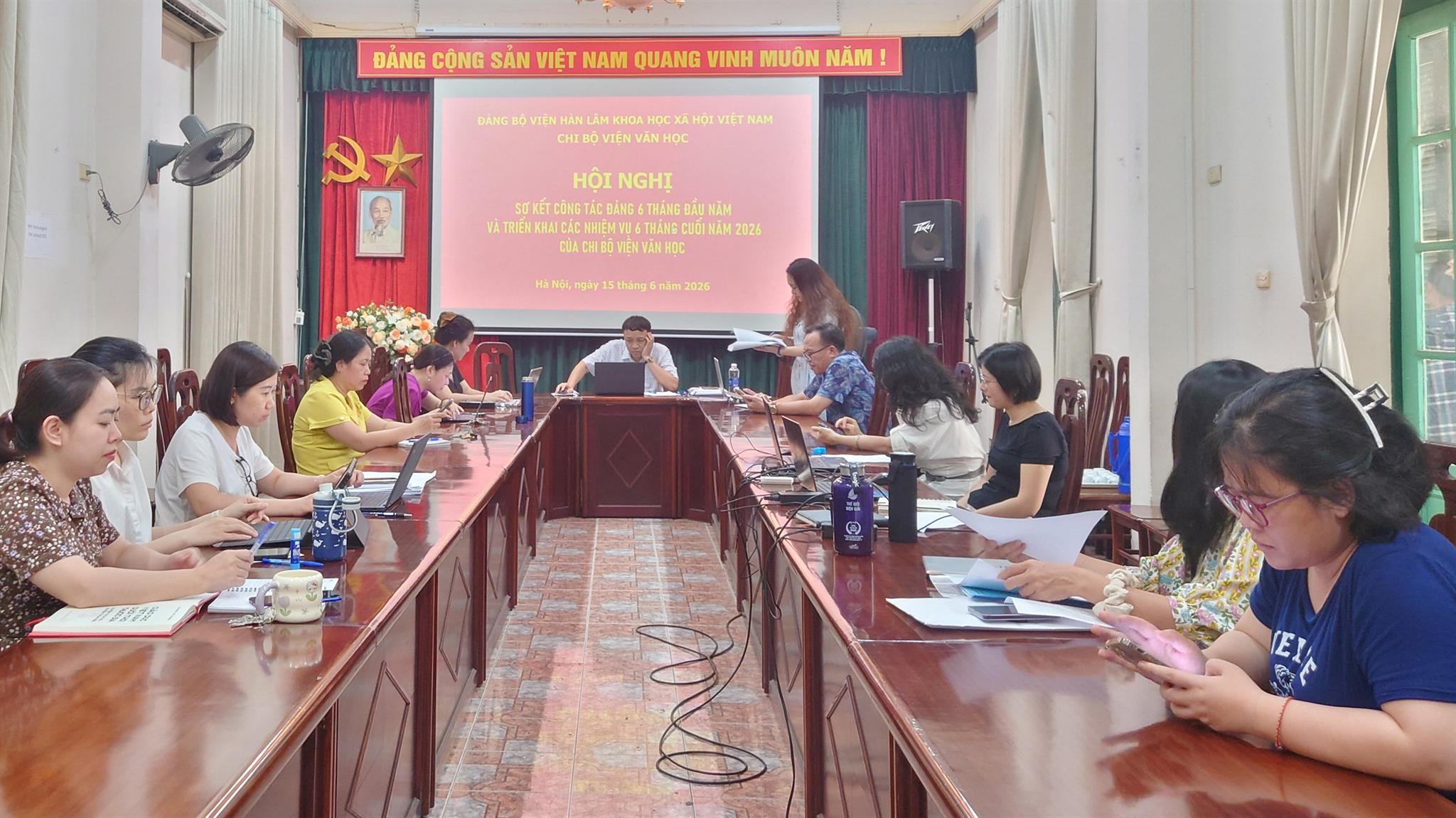 Chi bộ Viện Văn học sơ kết công tác Đảng, tháng 6-2026