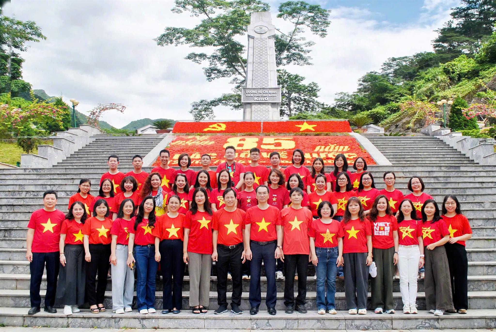 Viện Xã hội học và Tâm lý học tổ chức hoạt động về nguồn Khu di tích Quốc gia đặc biệt Pác Bó, tỉnh Cao Bằng