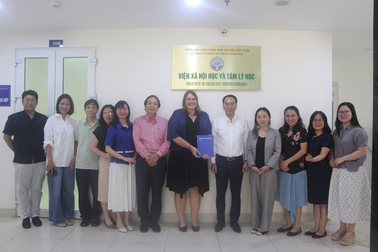 Viện Xã hội học và Tâm lý học làm việc với Tổ chức Di cư Quốc tế (IOM) tại Việt Nam