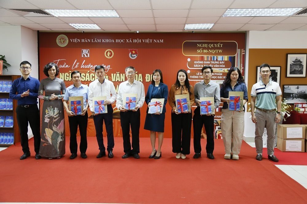 Chương trình tặng sách cho các thư viện
