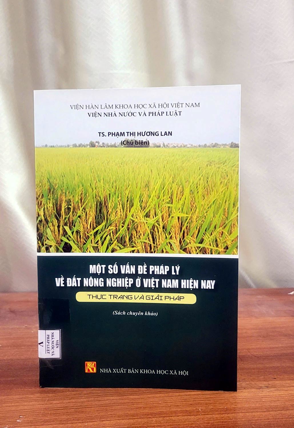 Giới thiệu sách “Một số vấn đề pháp lý về đất nông nghiệp ở Việt Nam hiện nay”