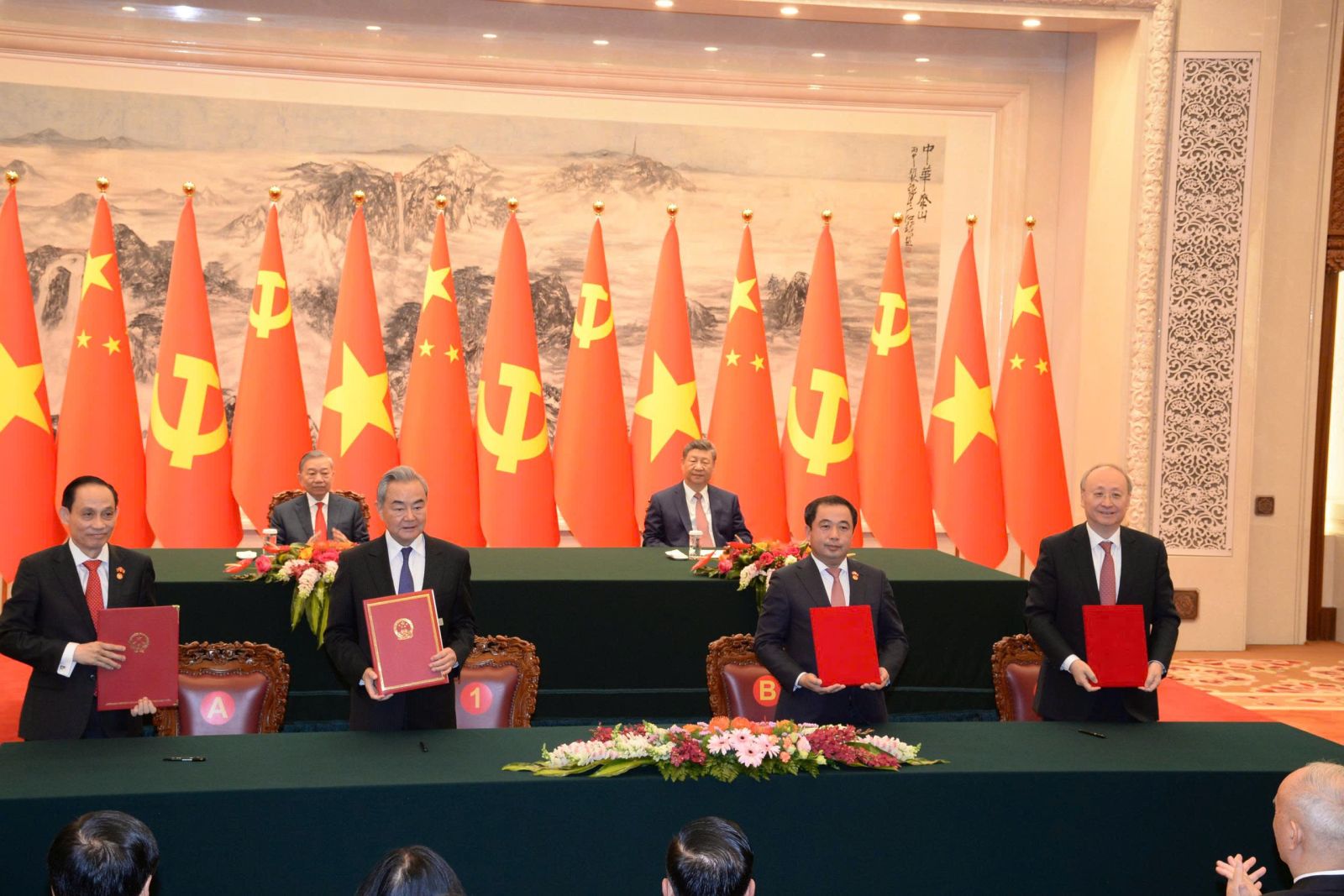 Lễ ký kết một số văn kiện hợp tác tiêu biểu giữa Việt Nam-Trung Quốc