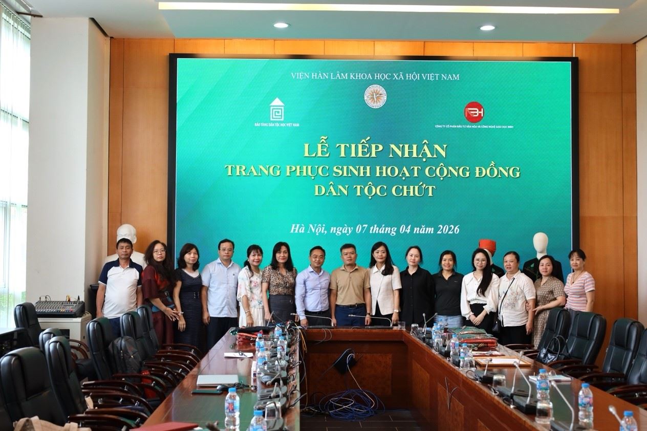 Bảo tàng Dân tộc học Việt Nam tiếp nhận trang phục sinh hoạt cộng đồng dân tộc Chứt