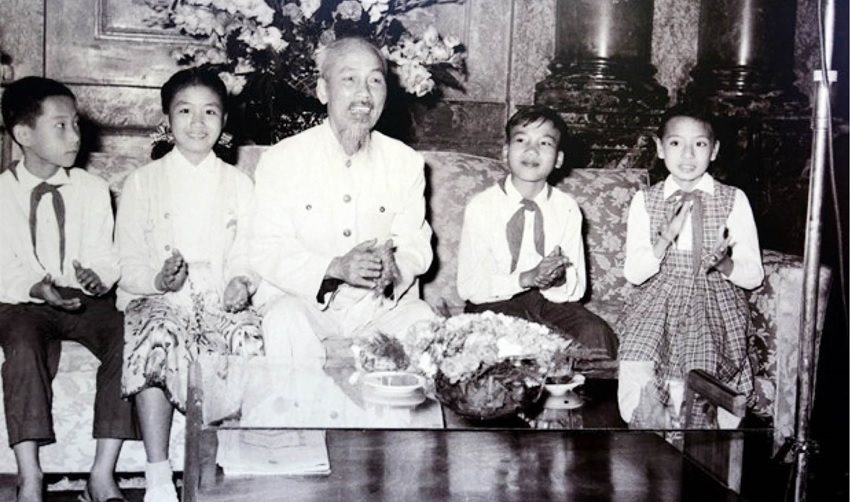Đọc lại những bức thư Bác Hồ gửi các tầng lớp nhân dân