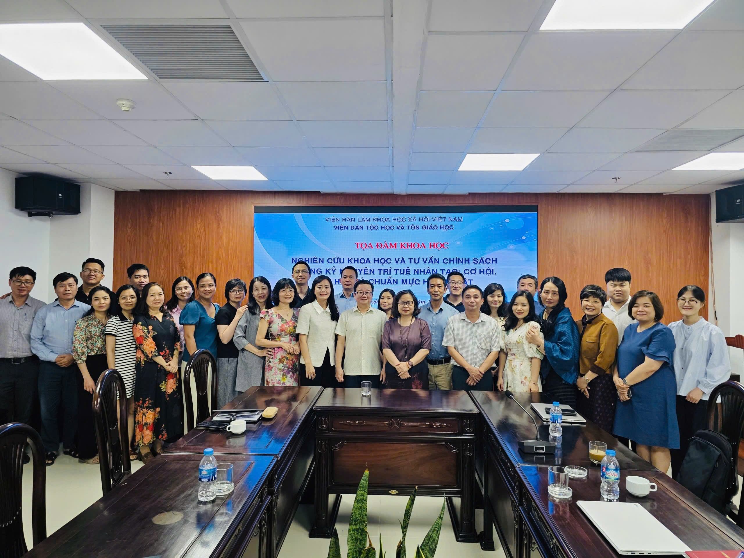 Nghiên cứu khoa học và tư vấn chính sách trong kỷ nguyên trí tuệ nhân tạo: Cơ hội, giới hạn và chuẩn mực học thuật