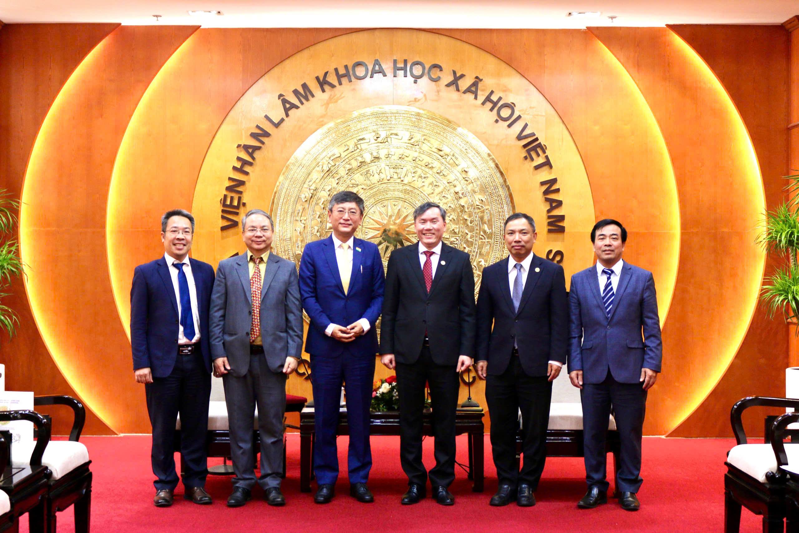 Chủ tịch Viện Hàn lâm Khoa học xã hội Việt Nam tiếp Đại sứ Đặc mệnh toàn quyền Cộng hòa Ấn Độ tại Việt Nam