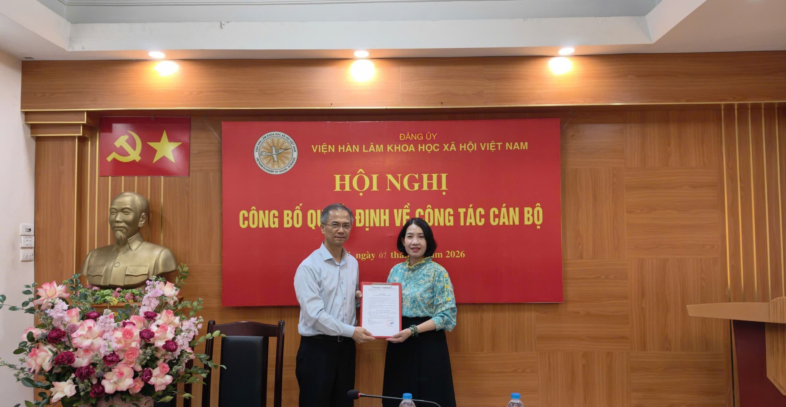 Hội nghị Công bố và trao Quyết định chỉ định Bí thư Chi bộ Viện Nghiên cứu Hán Nôm