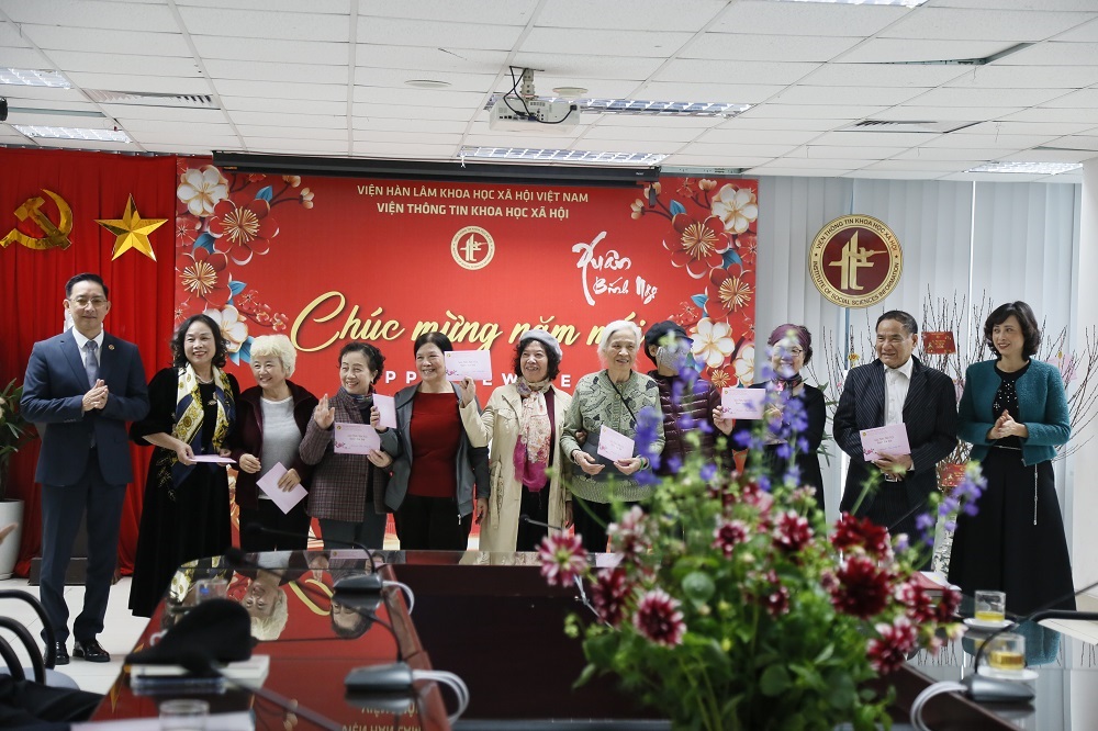 Description: Anh-tin-bai