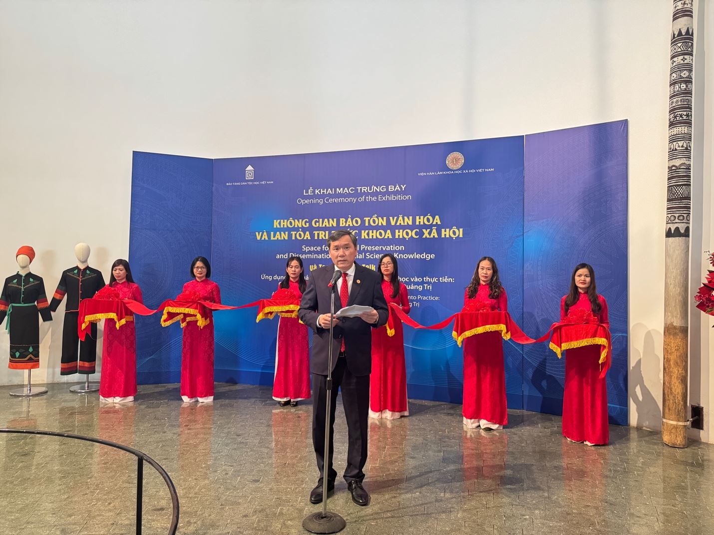  Khai mạc Trưng bày “Không gian bảo tồn văn hóa và lan tỏa tri thức khoa học xã hội”