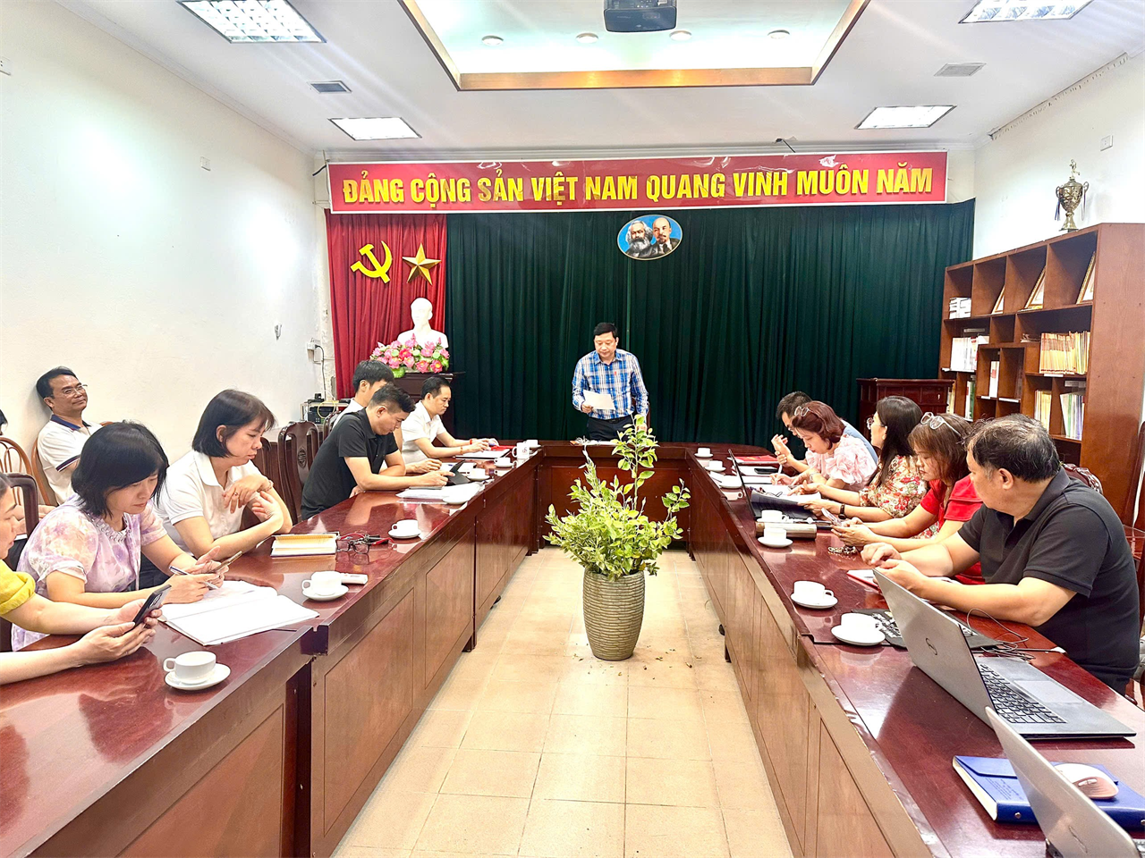 Sinh hoạt chuyên đề: “Công tác bảo vệ nền tảng tư tưởng của Đảng ở Nhà xuất bản và Tạp chí hiện nay: Thực trạng và giải pháp”