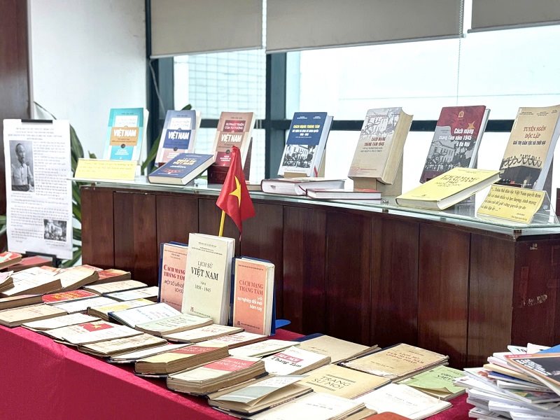 Anh-tin-bai