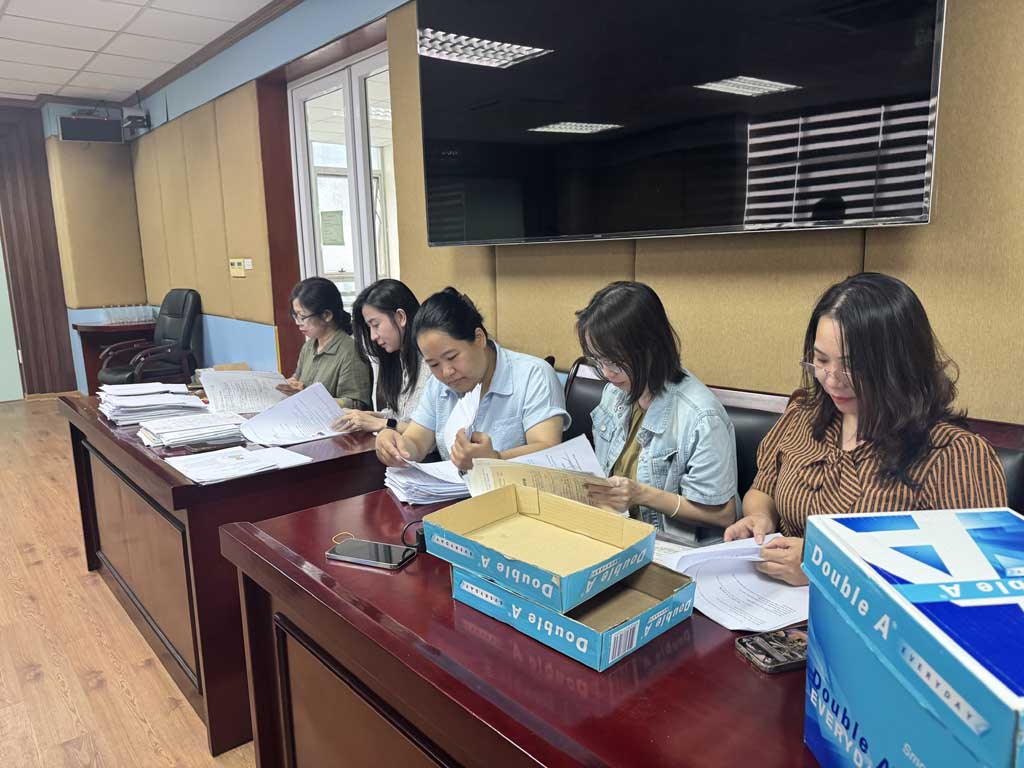 Description: Anh-tin-bai