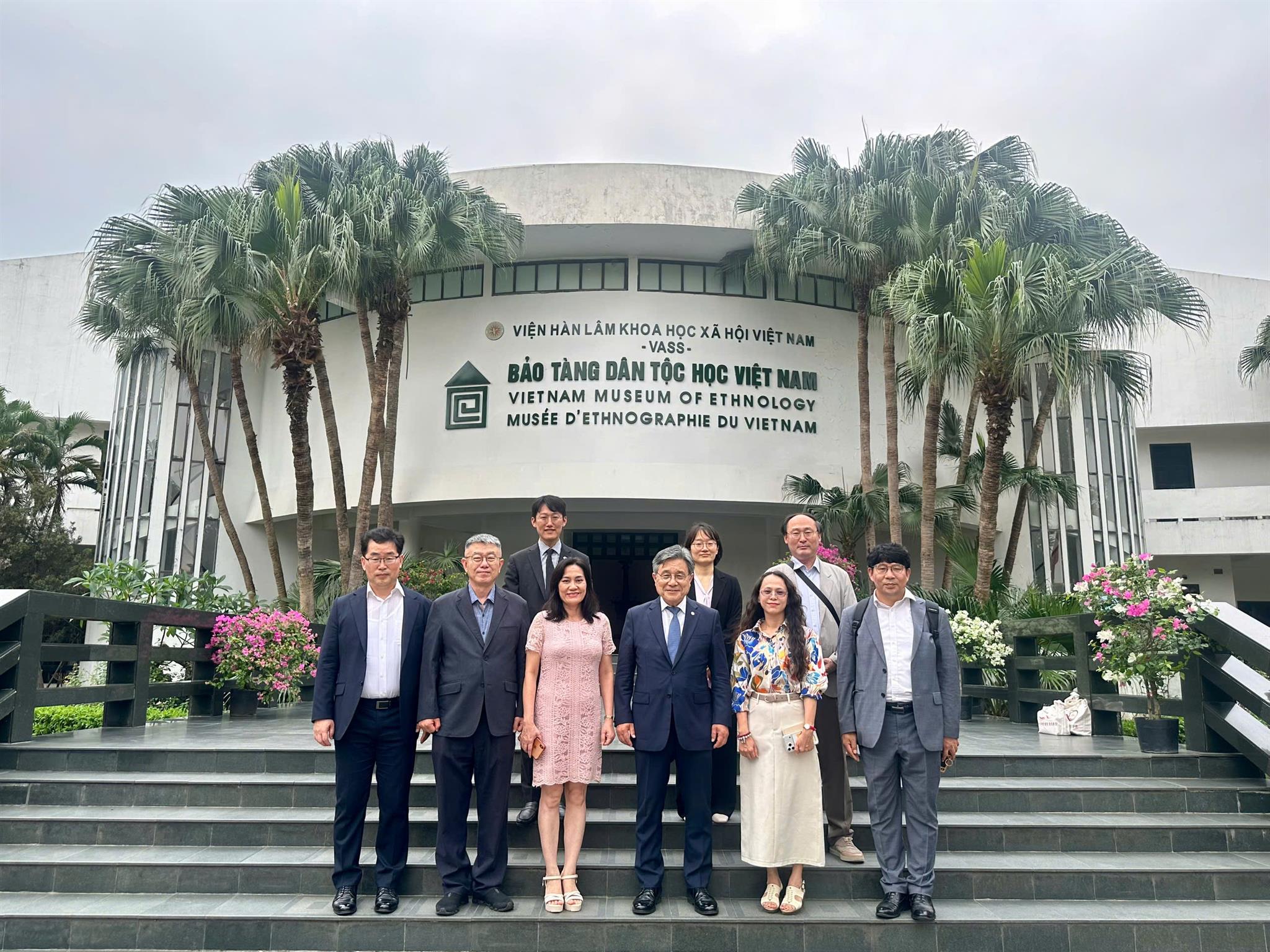 Cục Di sản Quốc gia Hàn Quốc và Viện Nghiên cứu Di sản biển Quốc gia Hàn Quốc thăm và làm việc tại Bảo tàng Dân tộc học Việt Nam