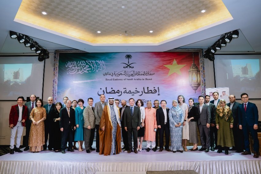 Ramadan – tháng thiêng liêng nhất của người Muslim – tháng của sự sẻ chia, yêu thương và gắn kết