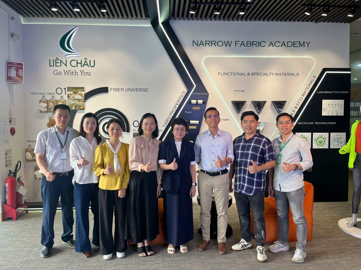Đoàn công tác Viện Kinh tế Việt Nam và Thế giới làm việc với doanh nghiệp tại KCN Sóng Thần 3 (TP. Hồ Chí Minh)