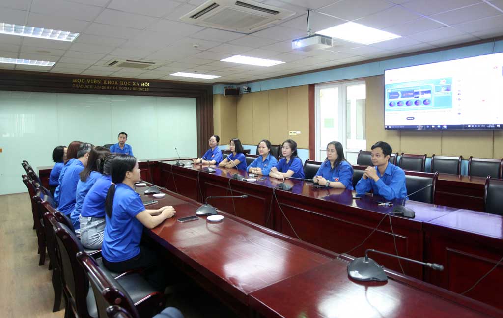 Description: Anh-tin-bai