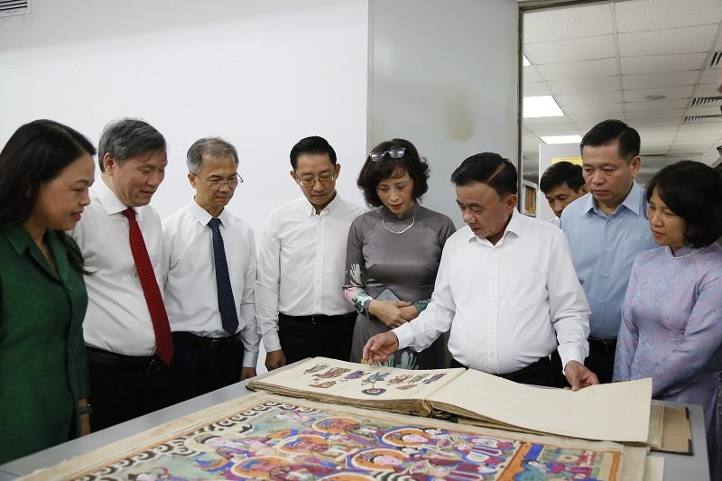 Anh-tin-bai