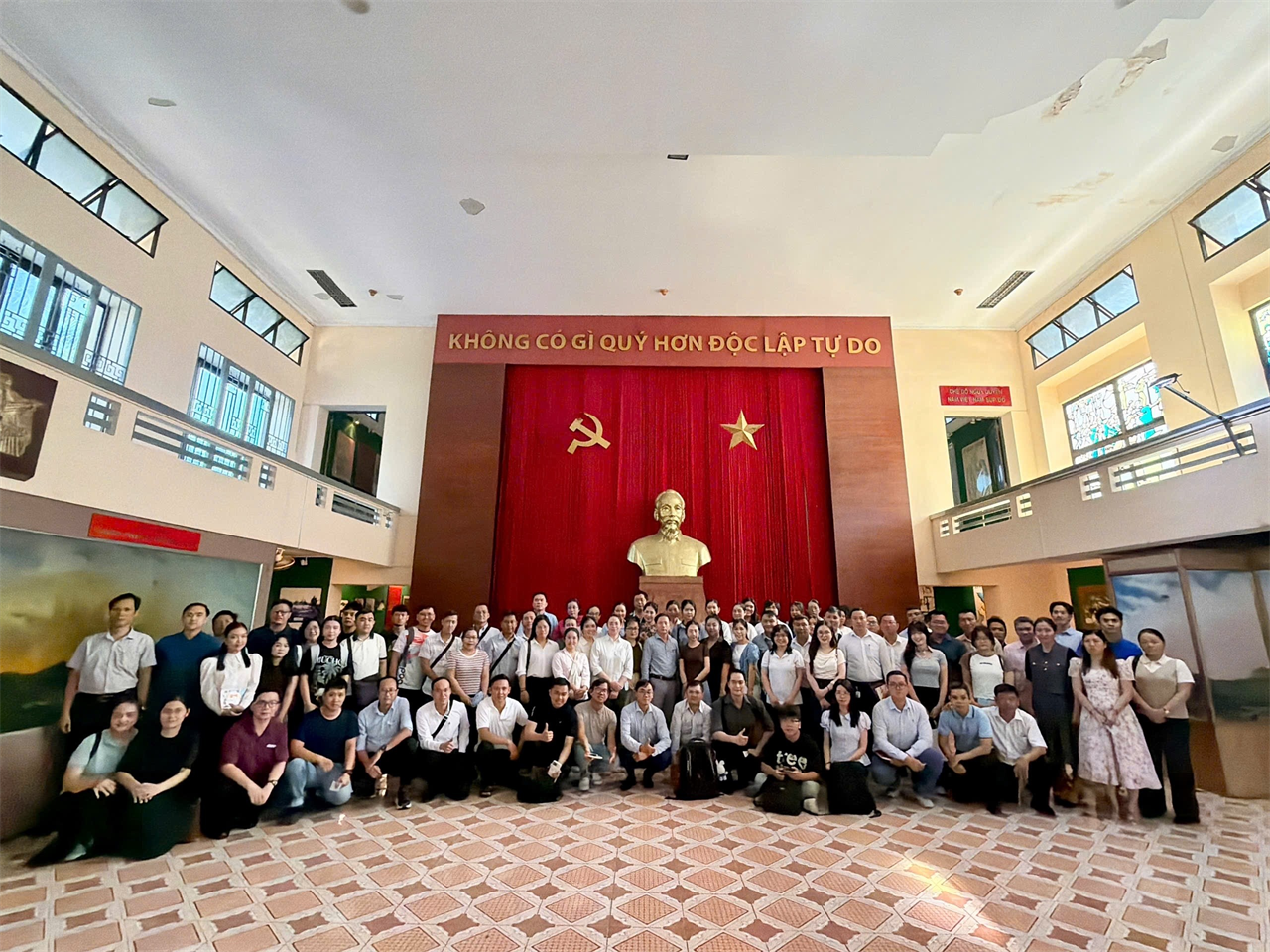 Anh-tin-bai