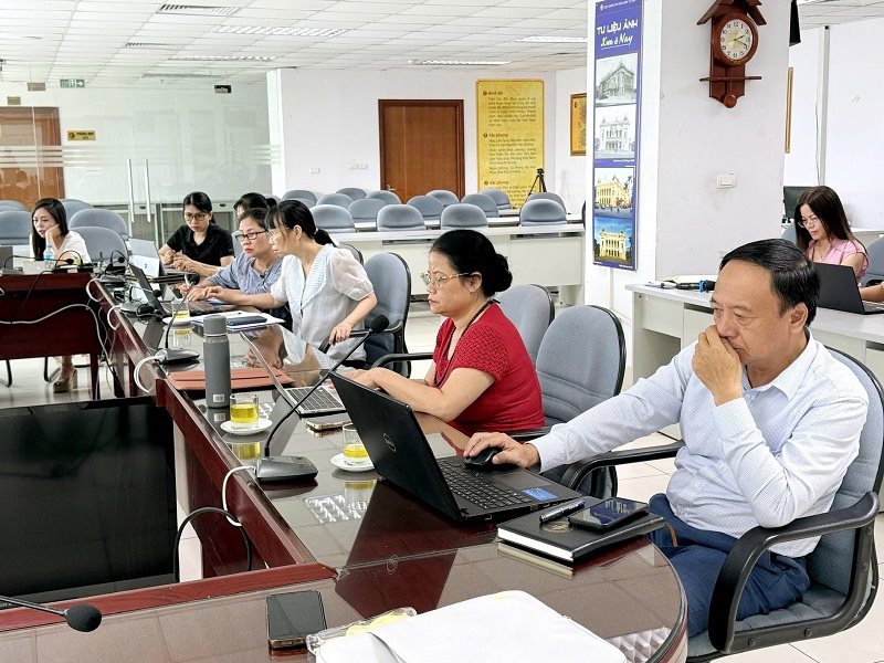 Description: Anh-tin-bai
