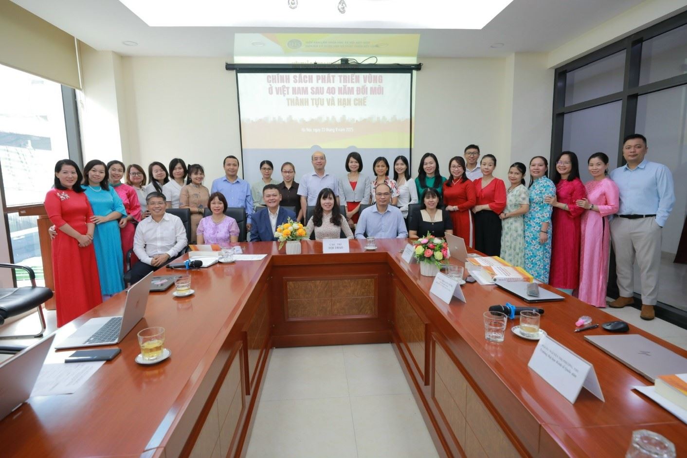 Description: Anh-tin-bai