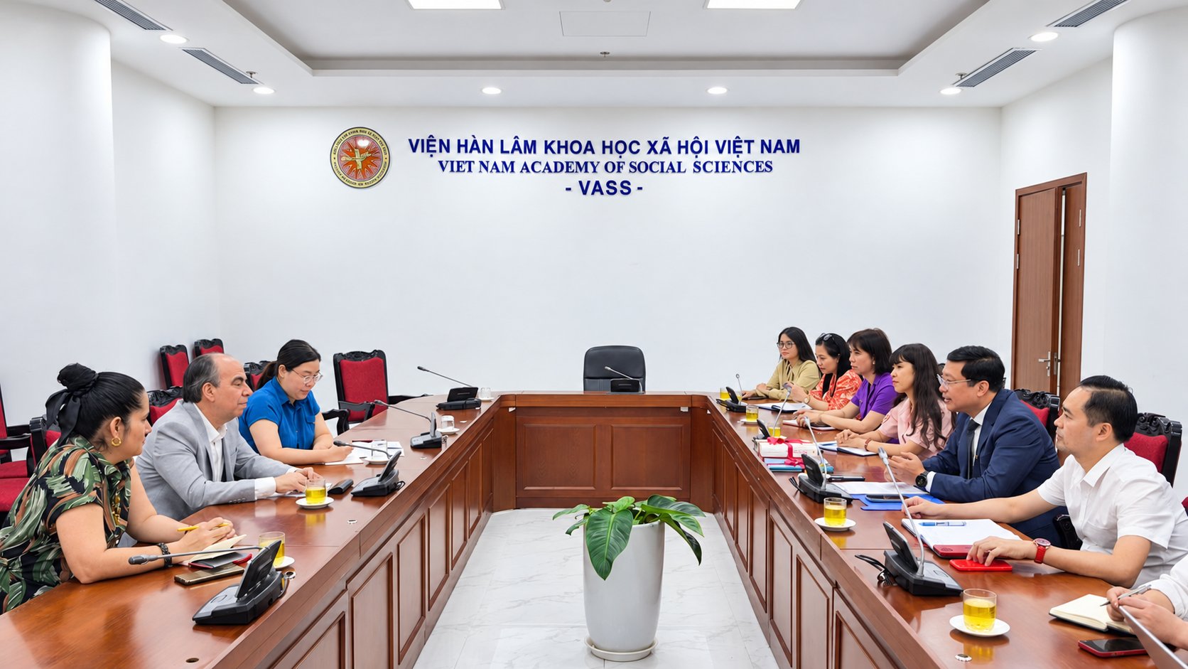 Nhà xuất bản và Tạp chí Khoa học xã hội đón tiếp Đại sứ Cuba tại Việt Nam thúc đẩy hợp tác xuất bản và trao đổi học thuật
