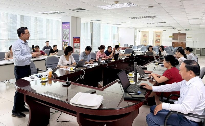 Description: Anh-tin-bai